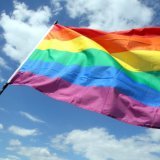 Le drapeau arc-en-ciel avait déjà été dérobé à plusieurs reprises dans le passé à Neubrandenbourg. Mais son remplacement cette fois par un drapeau à croix gammée représente une escalade, alertent les autorités (image d'illustration).